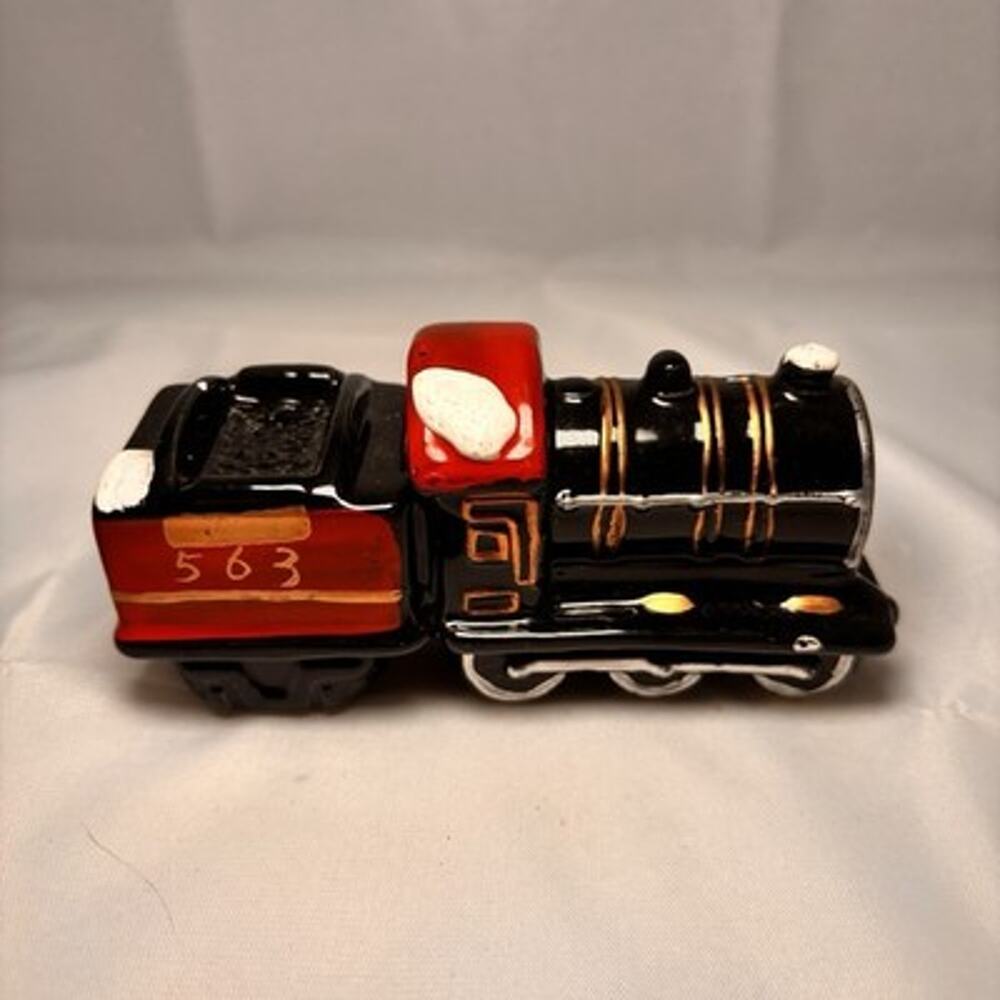 Dept 56 Ceramic Black Steam Locomotive Train 563 Christmas Village 4 Inch Decor